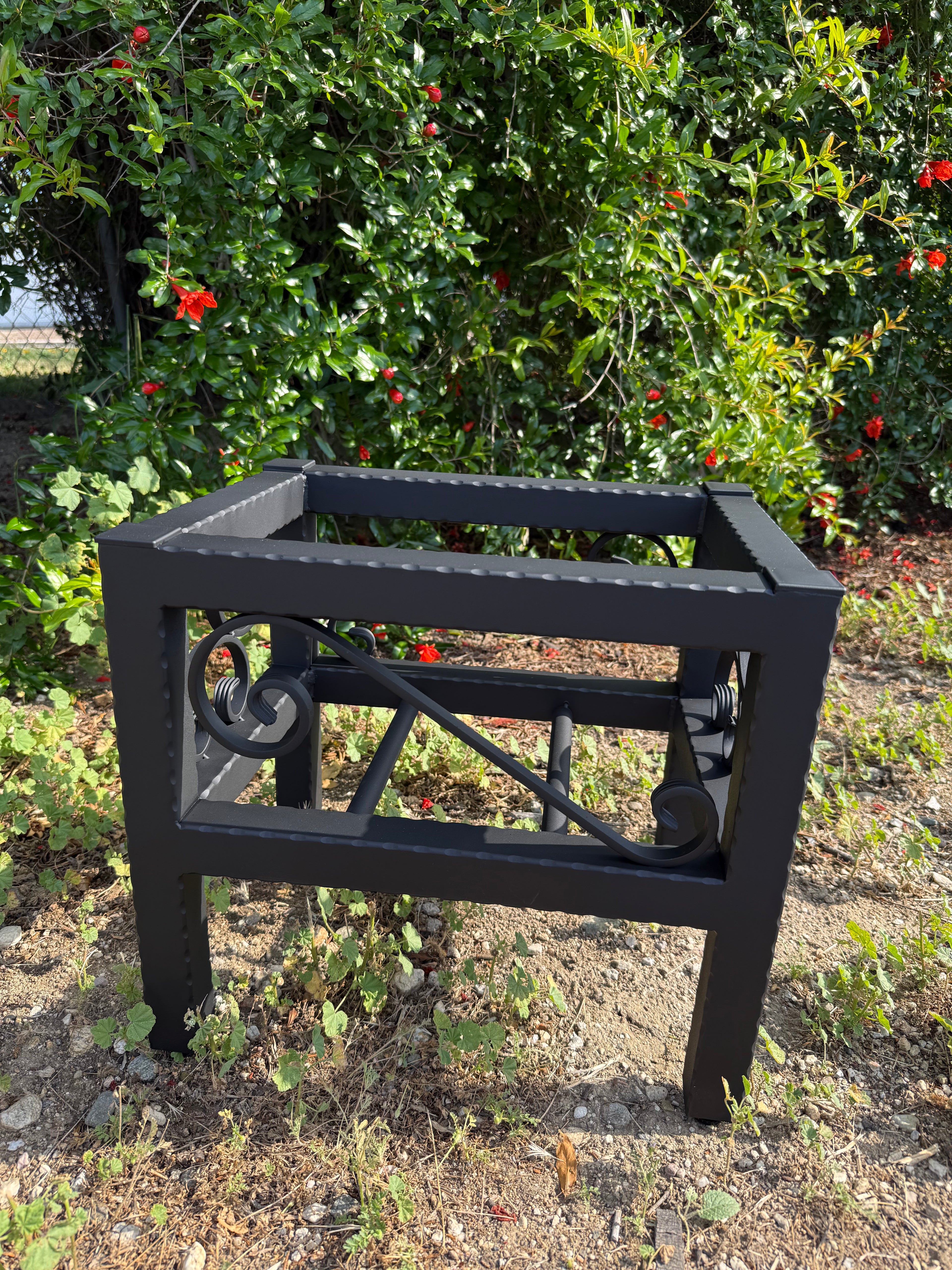 Metal Plant Stand Indoor Outdoor – Hammered Steel Planter (Modern Design, USA Made)