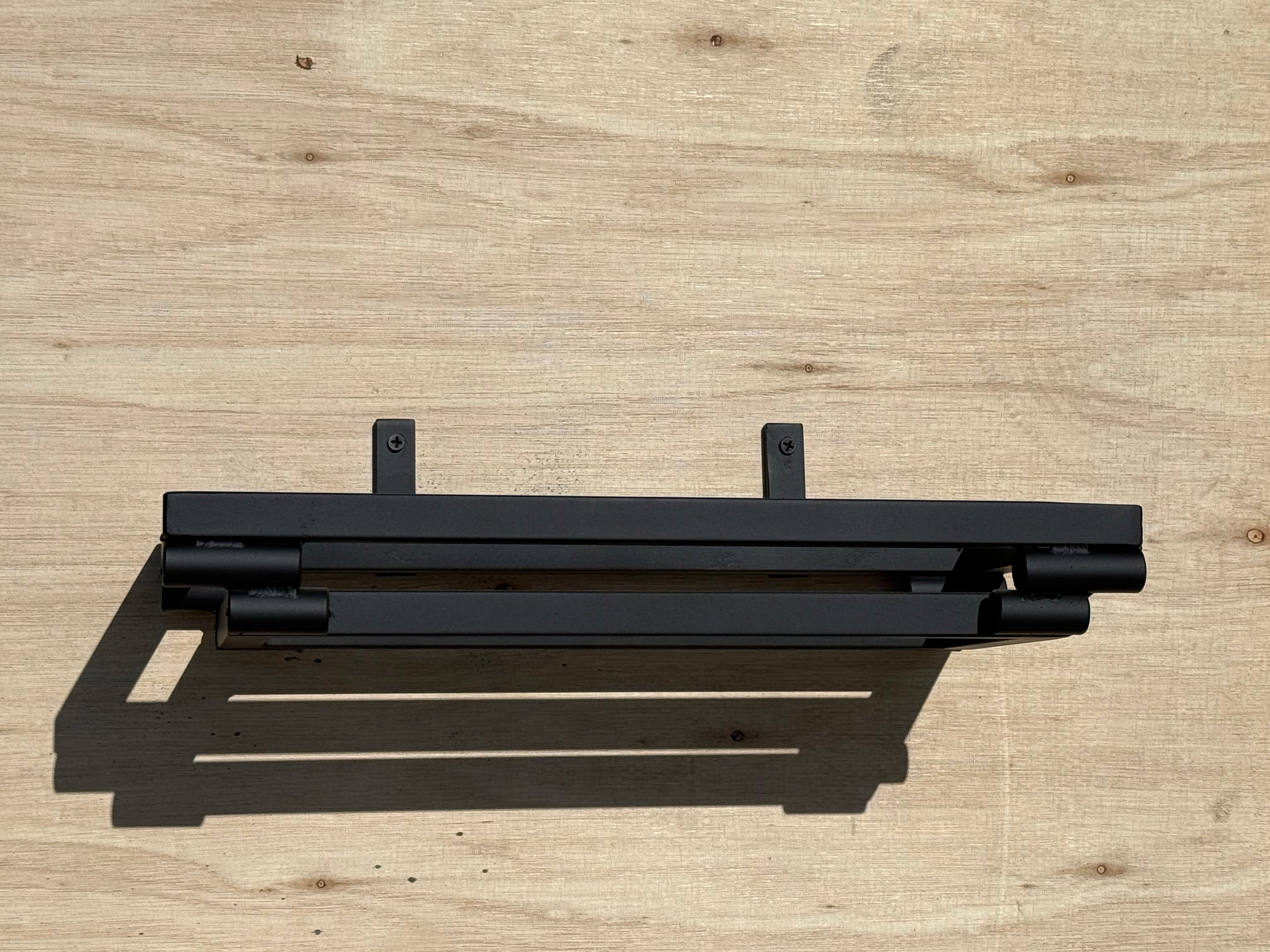 Wall Mounted Metal Planter – Indoor Outdoor Hanging Plant Shelf (Steel, Modern Design)