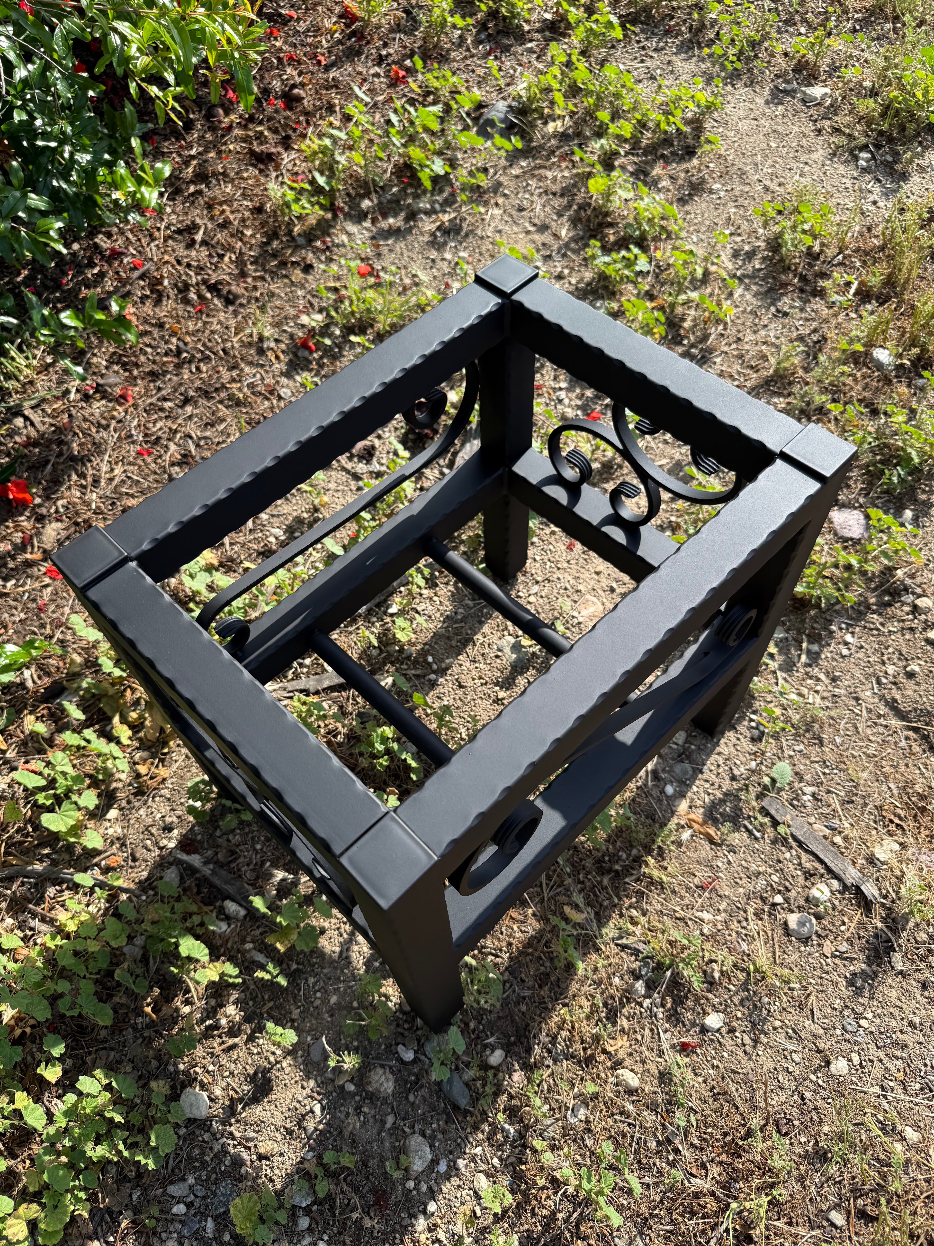 Metal Plant Stand Indoor Outdoor – Hammered Steel Planter (Modern Design, USA Made)