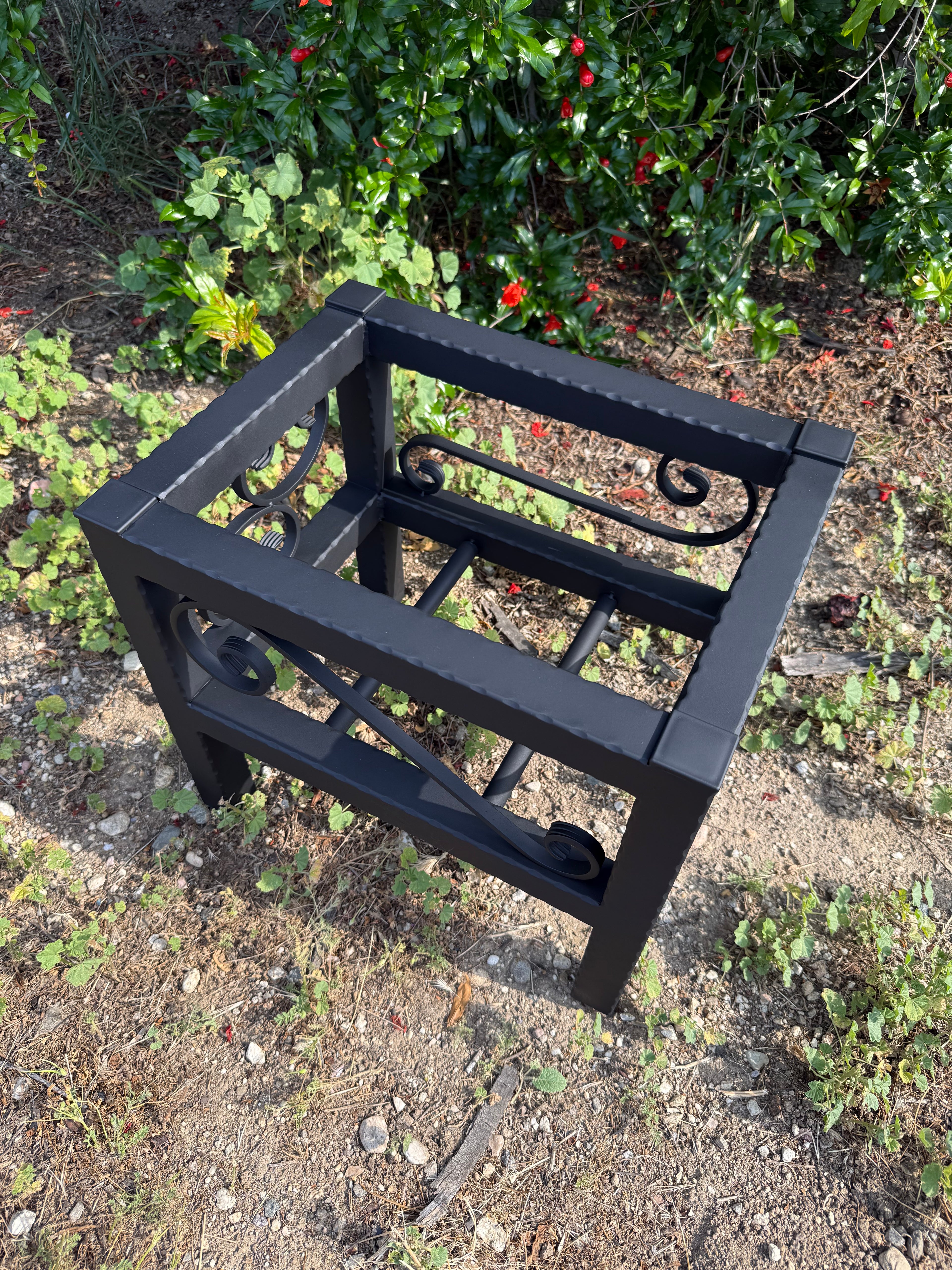 Metal Plant Stand Indoor Outdoor – Hammered Steel Planter (Modern Design, USA Made)